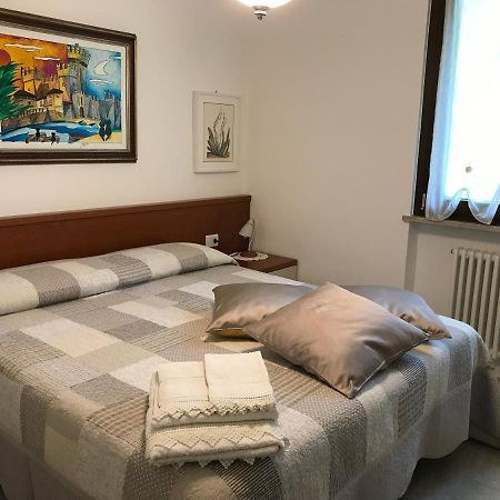 Casa Mary Due - Trilocale Con Giardino Privato A Due Passi Dal Lago 시르미오네 외부 사진