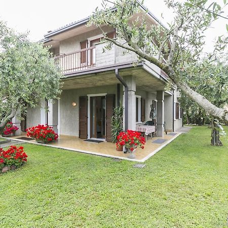 Casa Mary Due - Trilocale Con Giardino Privato A Due Passi Dal Lago 시르미오네 외부 사진