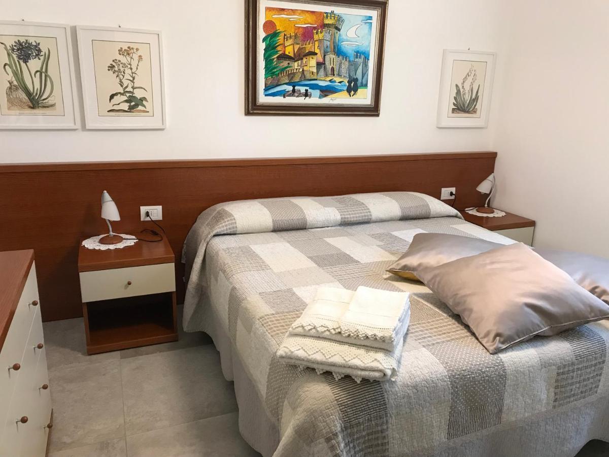 Casa Mary Due - Trilocale Con Giardino Privato A Due Passi Dal Lago 시르미오네 외부 사진