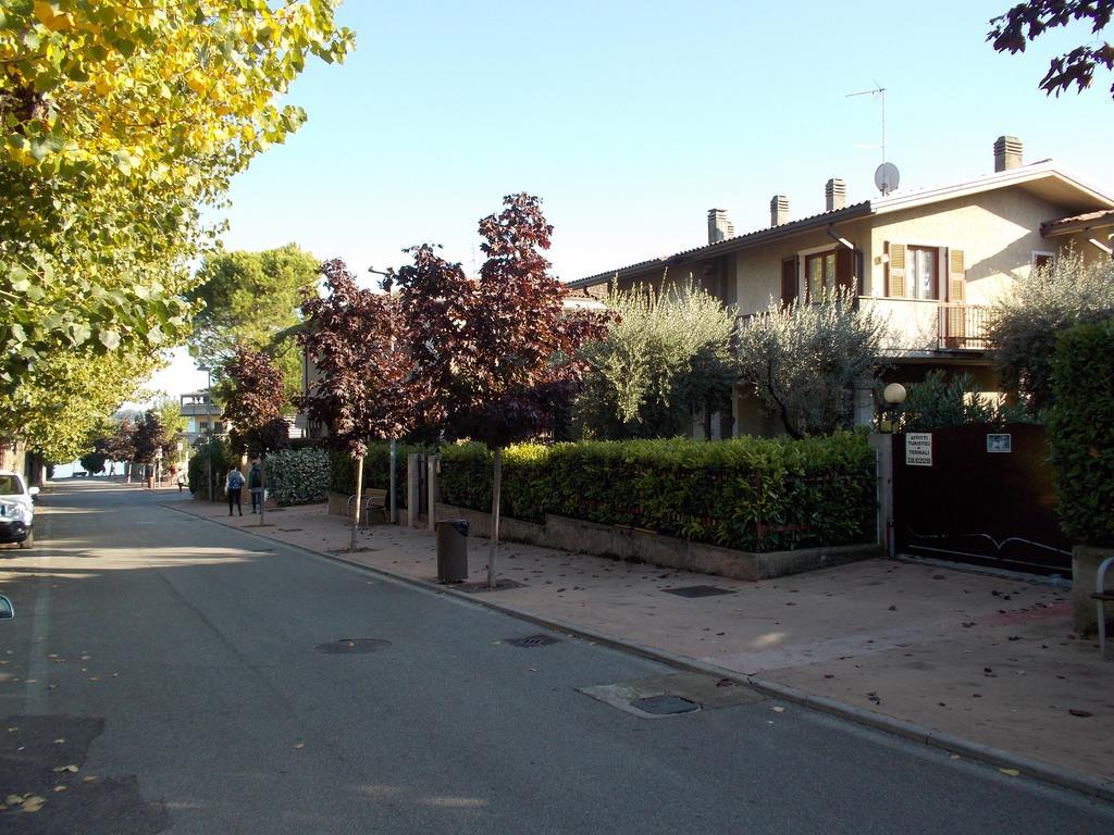 Casa Mary Due - Trilocale Con Giardino Privato A Due Passi Dal Lago 시르미오네 외부 사진