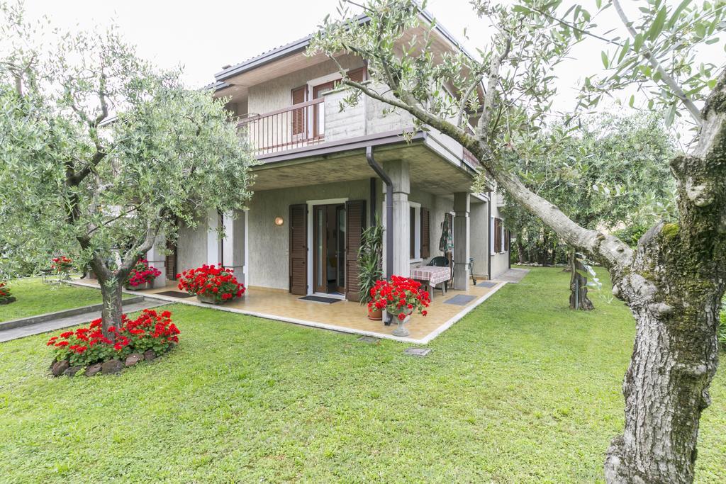 Casa Mary Due - Trilocale Con Giardino Privato A Due Passi Dal Lago 시르미오네 외부 사진