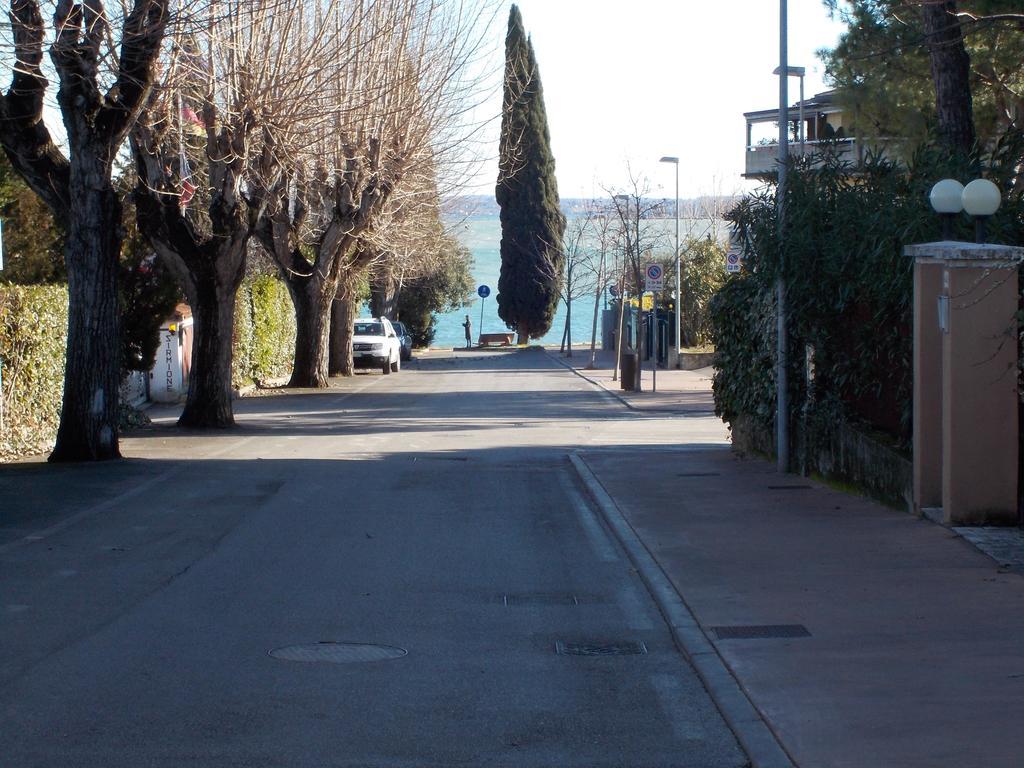 Casa Mary Due - Trilocale Con Giardino Privato A Due Passi Dal Lago 시르미오네 외부 사진