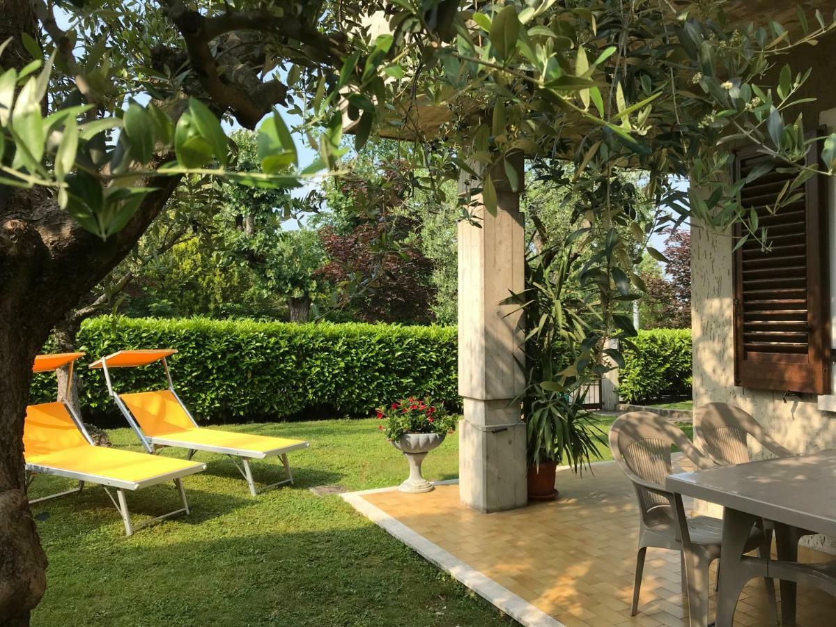 Casa Mary Due - Trilocale Con Giardino Privato A Due Passi Dal Lago 시르미오네 외부 사진