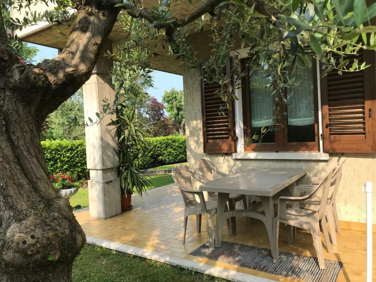 Casa Mary Due - Trilocale Con Giardino Privato A Due Passi Dal Lago 시르미오네 외부 사진