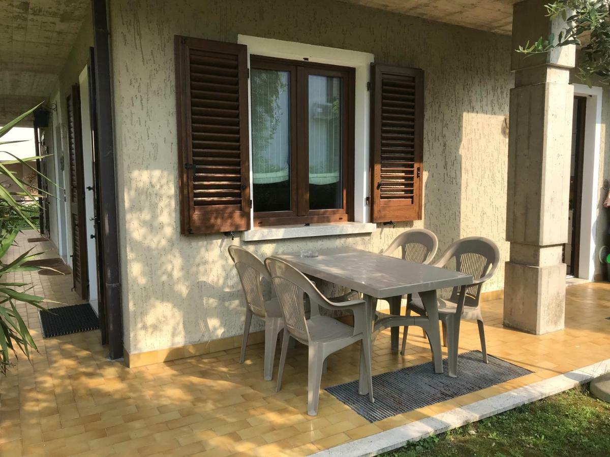 Casa Mary Due - Trilocale Con Giardino Privato A Due Passi Dal Lago 시르미오네 외부 사진