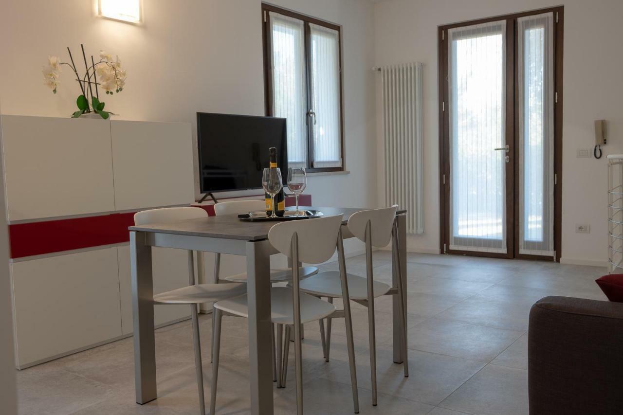 Casa Mary Due - Trilocale Con Giardino Privato A Due Passi Dal Lago 시르미오네 외부 사진