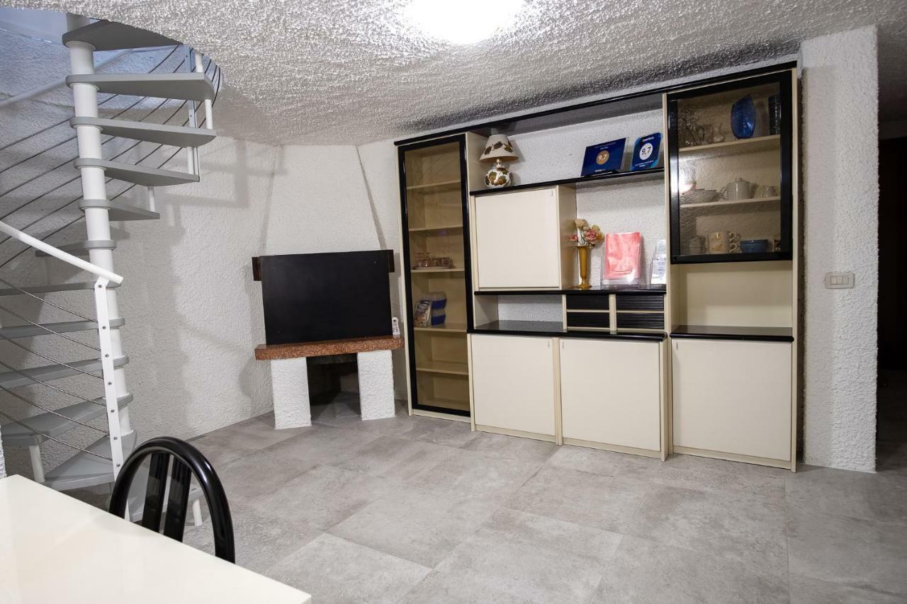 Casa Mary Due - Trilocale Con Giardino Privato A Due Passi Dal Lago 시르미오네 외부 사진