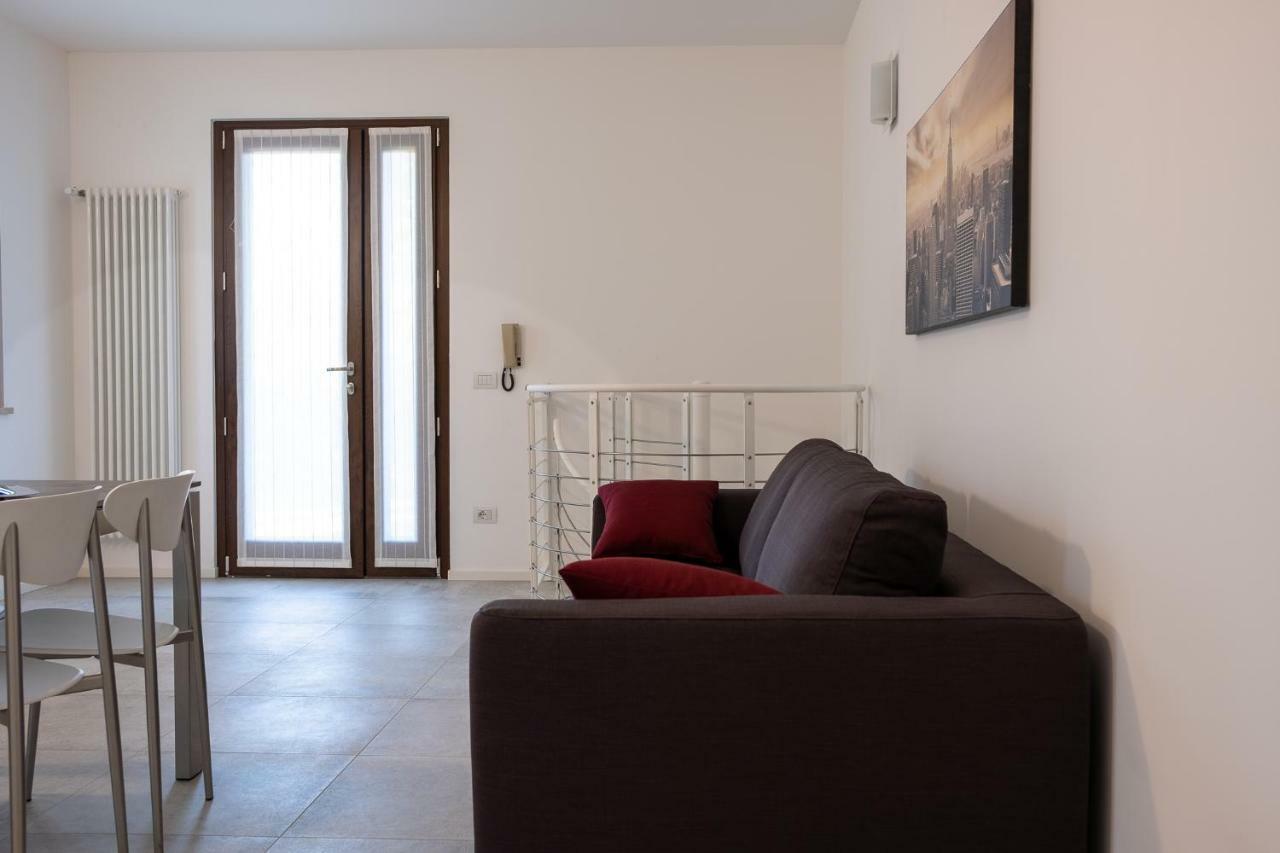 Casa Mary Due - Trilocale Con Giardino Privato A Due Passi Dal Lago 시르미오네 외부 사진
