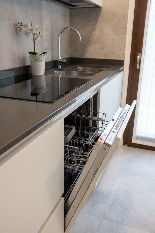 Casa Mary Due - Trilocale Con Giardino Privato A Due Passi Dal Lago 시르미오네 외부 사진
