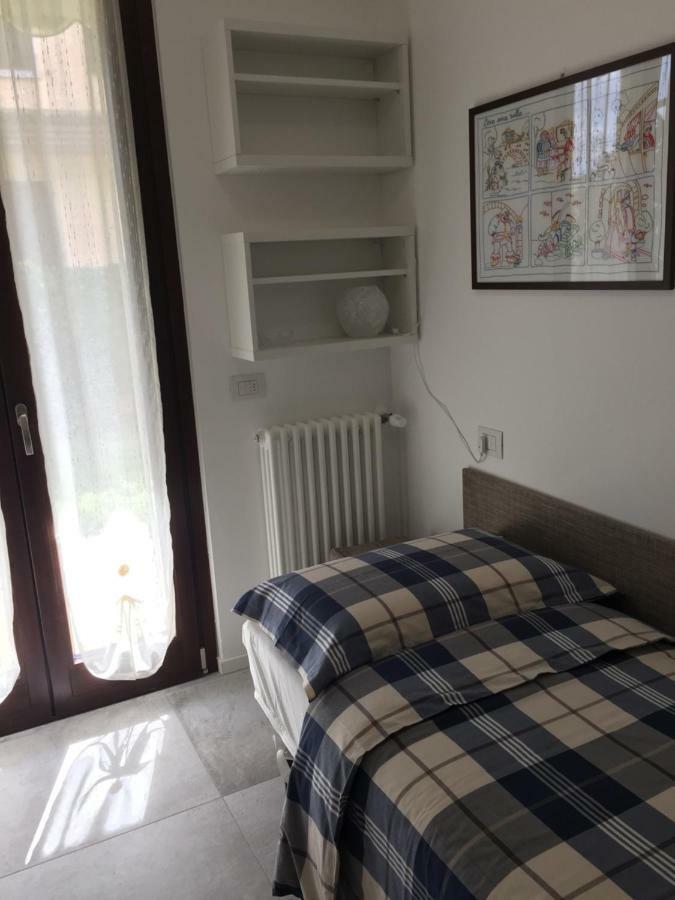 Casa Mary Due - Trilocale Con Giardino Privato A Due Passi Dal Lago 시르미오네 외부 사진